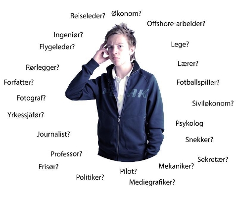 Illustrasjonsbilde: gutt som tenker med mange uliek yrker skrevet ned rundt han