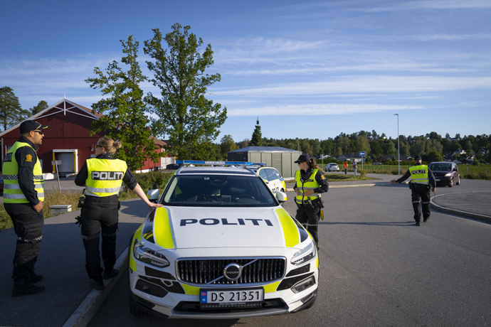 Politiet kontrollerte bilførere som kjørte barna sine til og fra Labakken skole.