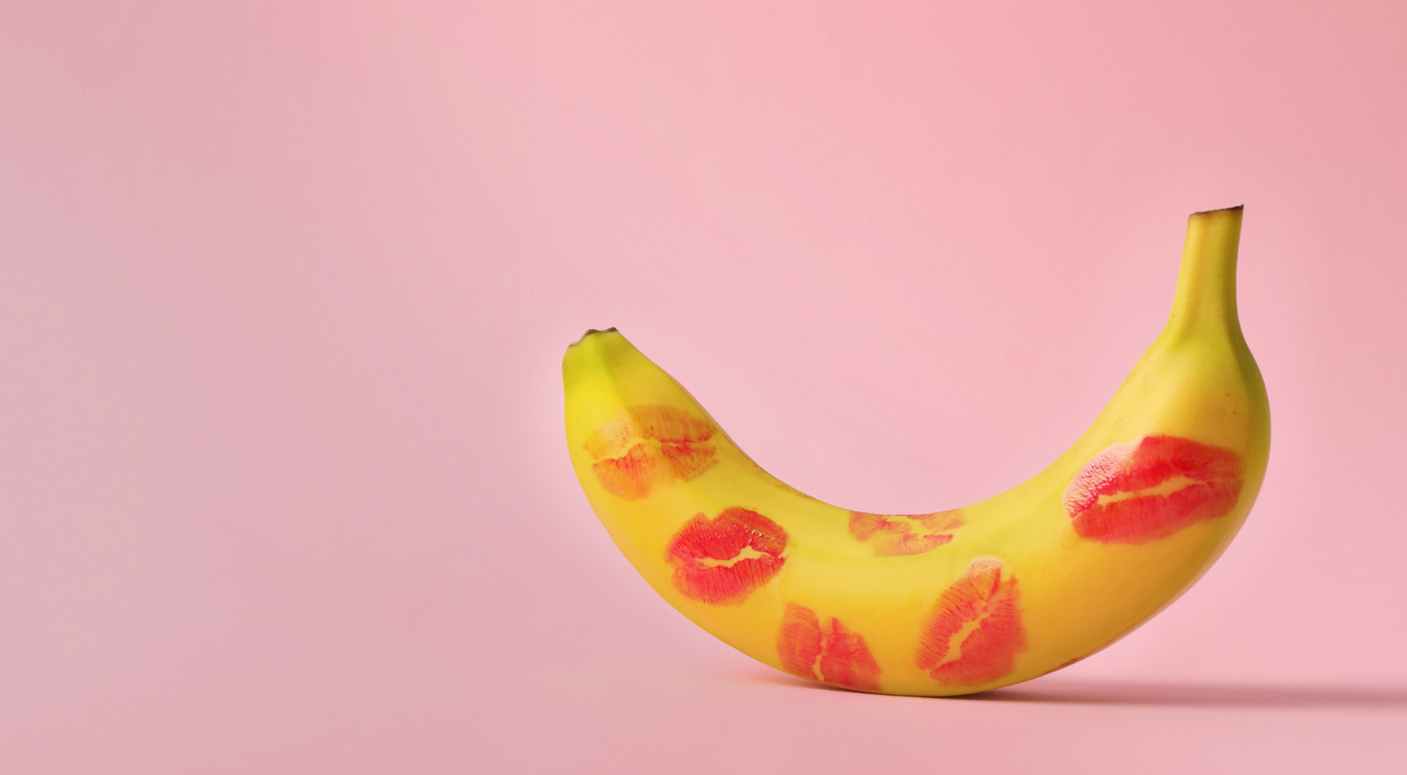 Illustrasjonsbilde av banan med leppemerker.