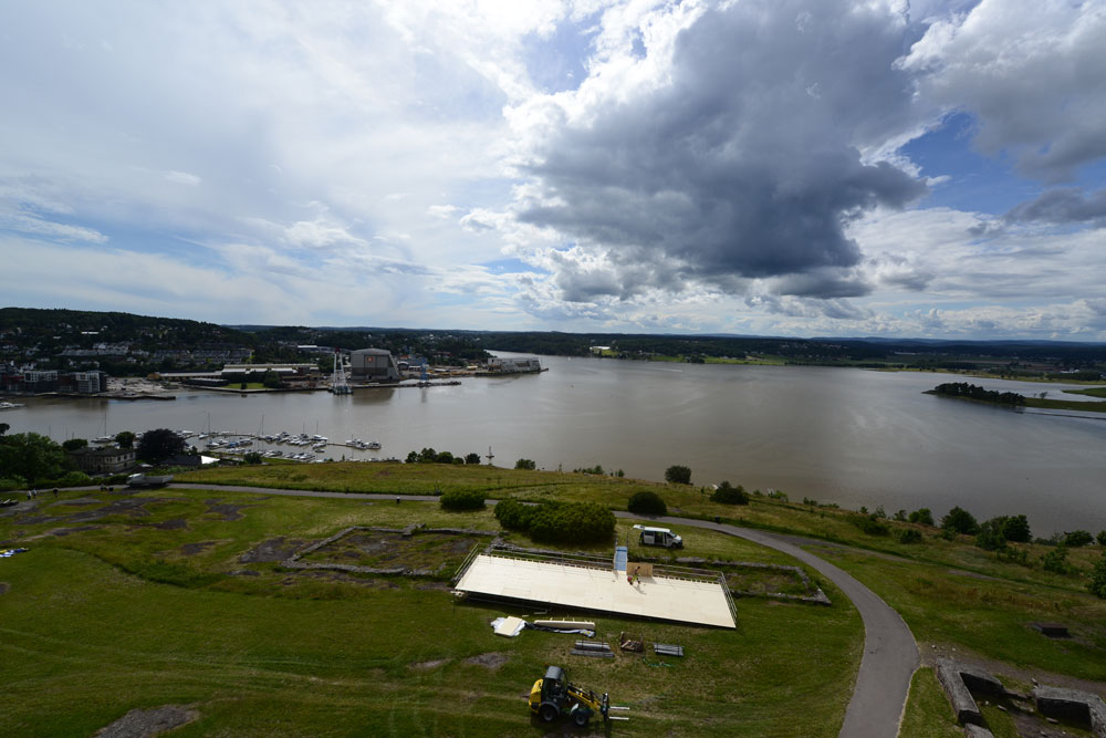 Foto av Byfjorden med Vestfjorden og Tønsbergfjorden i bakgrunnen tatt fra Slottsfjellet