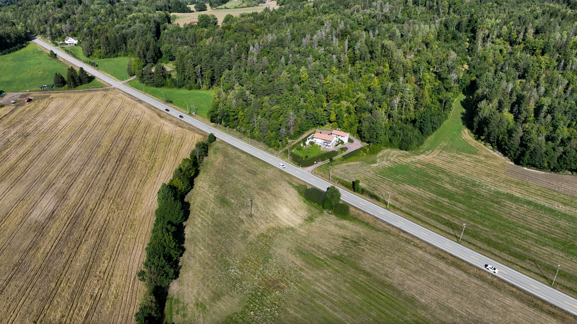 Dronebilde av Falkenstensveien i Horten kommune