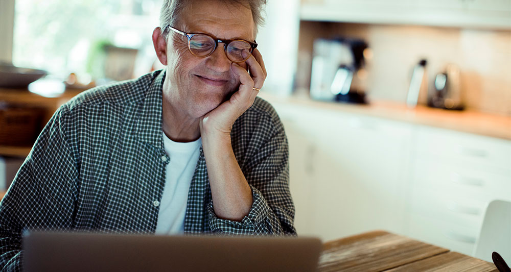 Illustrasjon, mann med pc.