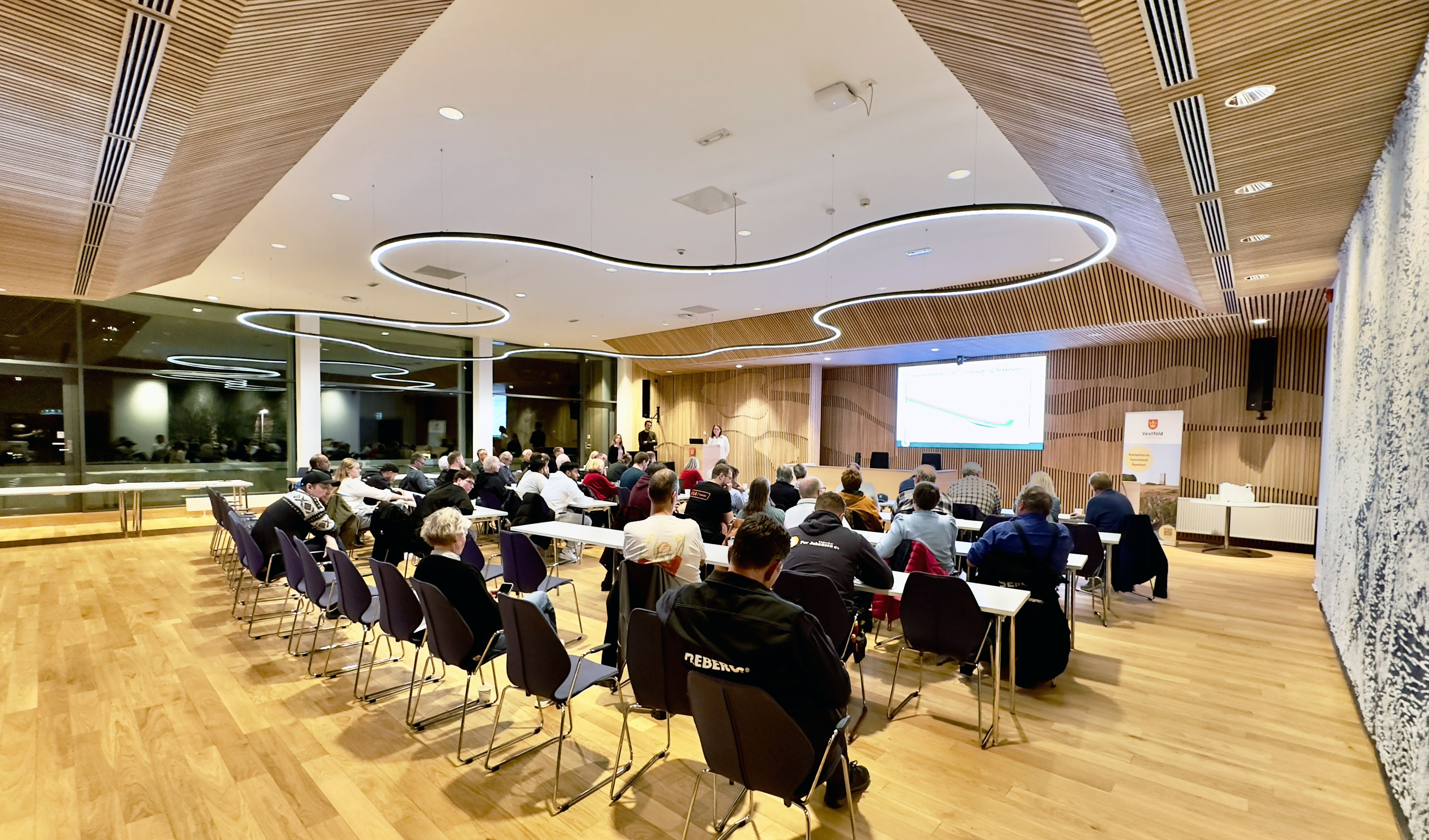 Foto fra folkemøtet i Bypakke Tønsberg-regionen om prosjektene i Hogsnesbakken og på Semslinna