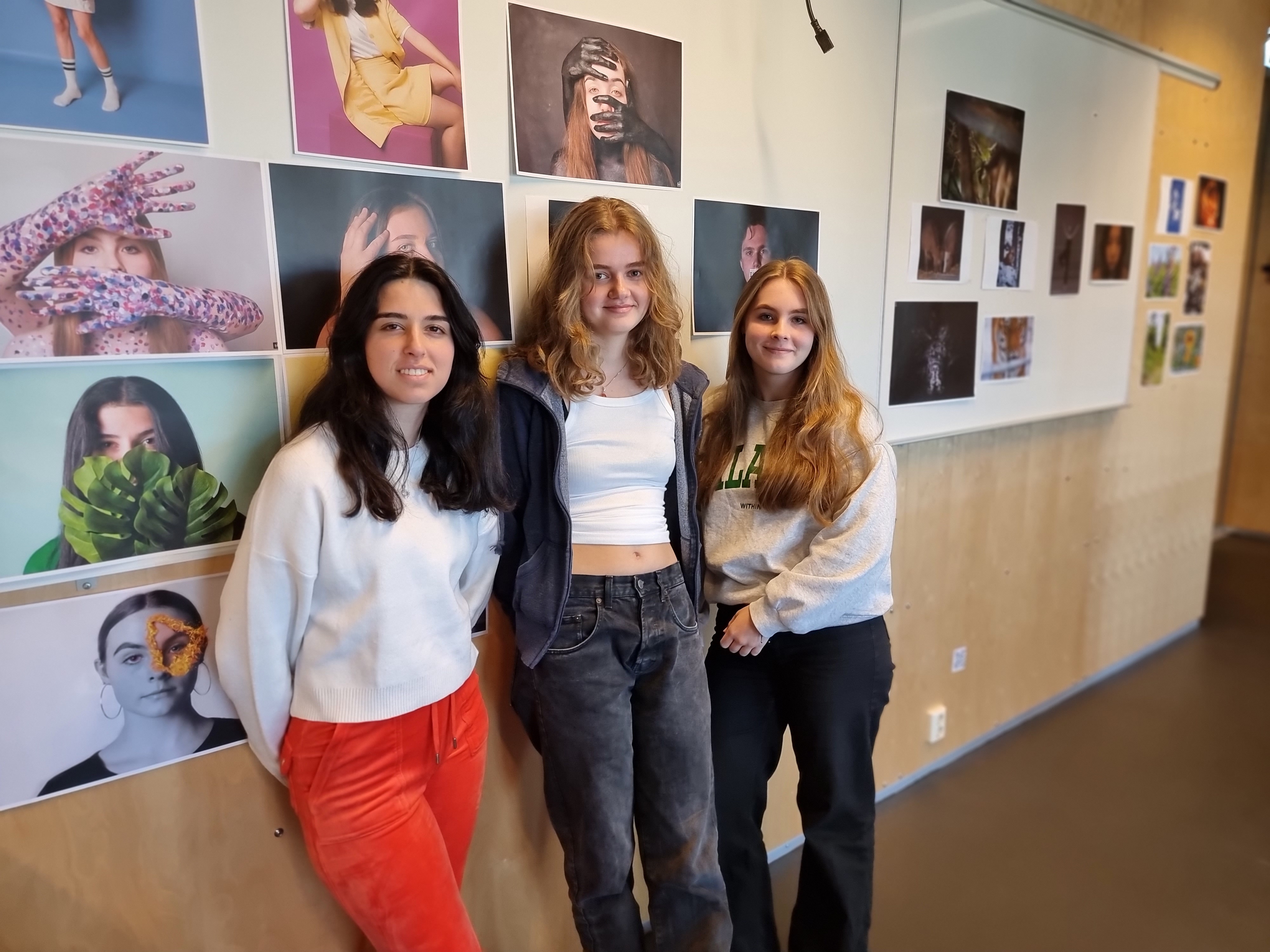 Hanan Issa, Rebecka Heian og Emilie Magerøy håper på mange besøkende.