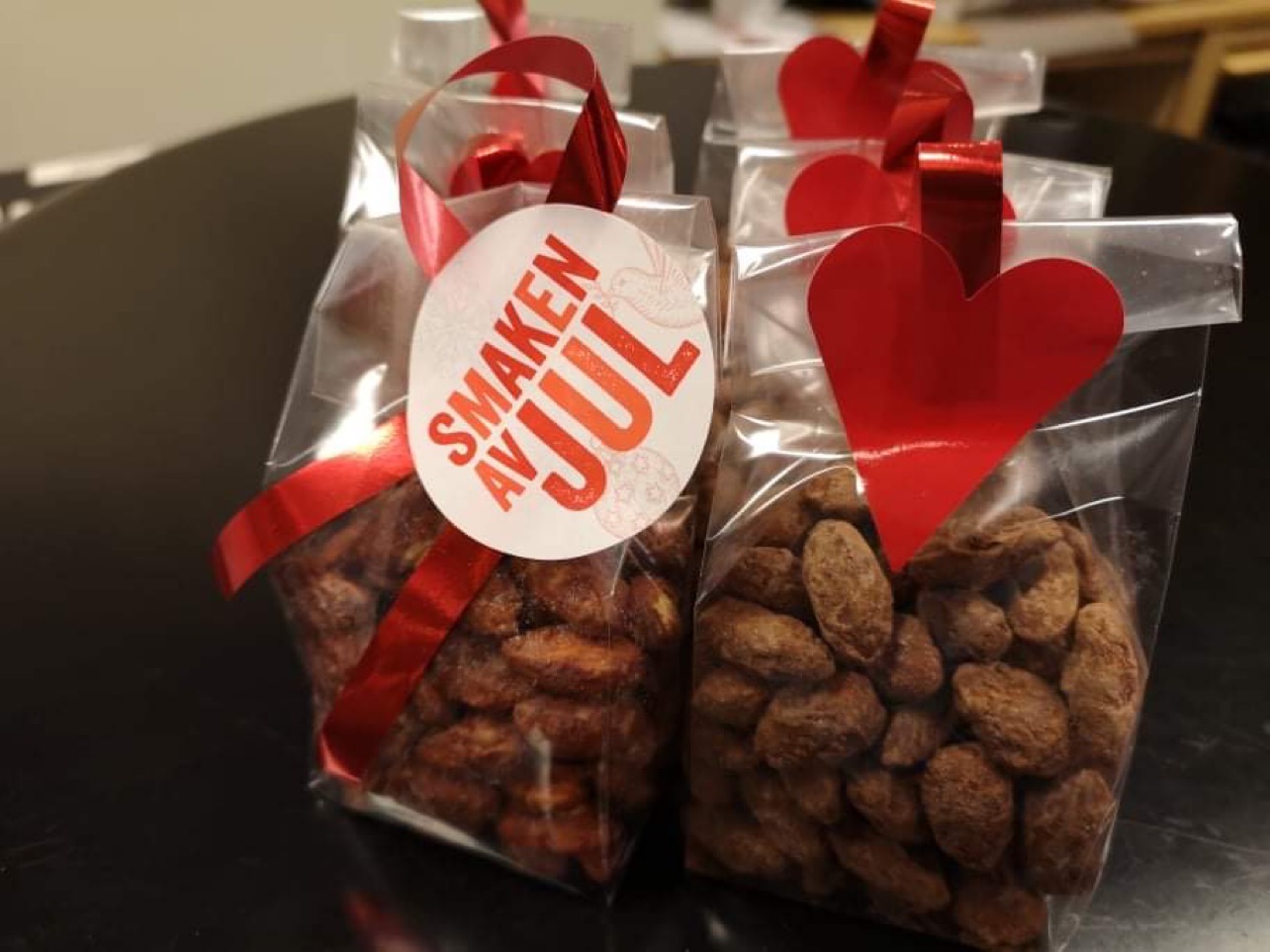 Brente mandler med god jul