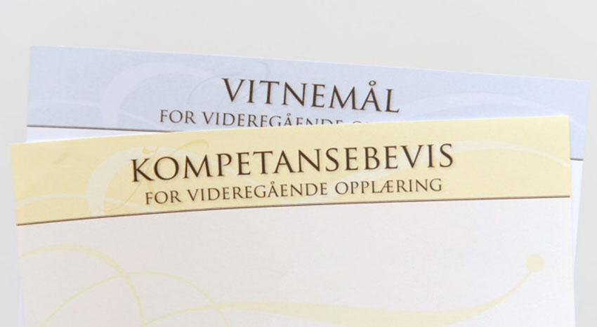 Illustrasjonsbilde av et vitnemål og kompetansebevis