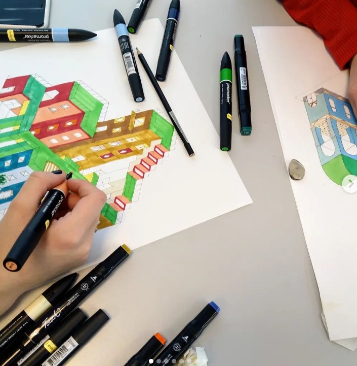 Konstruksjon bygning med tusj og papir.