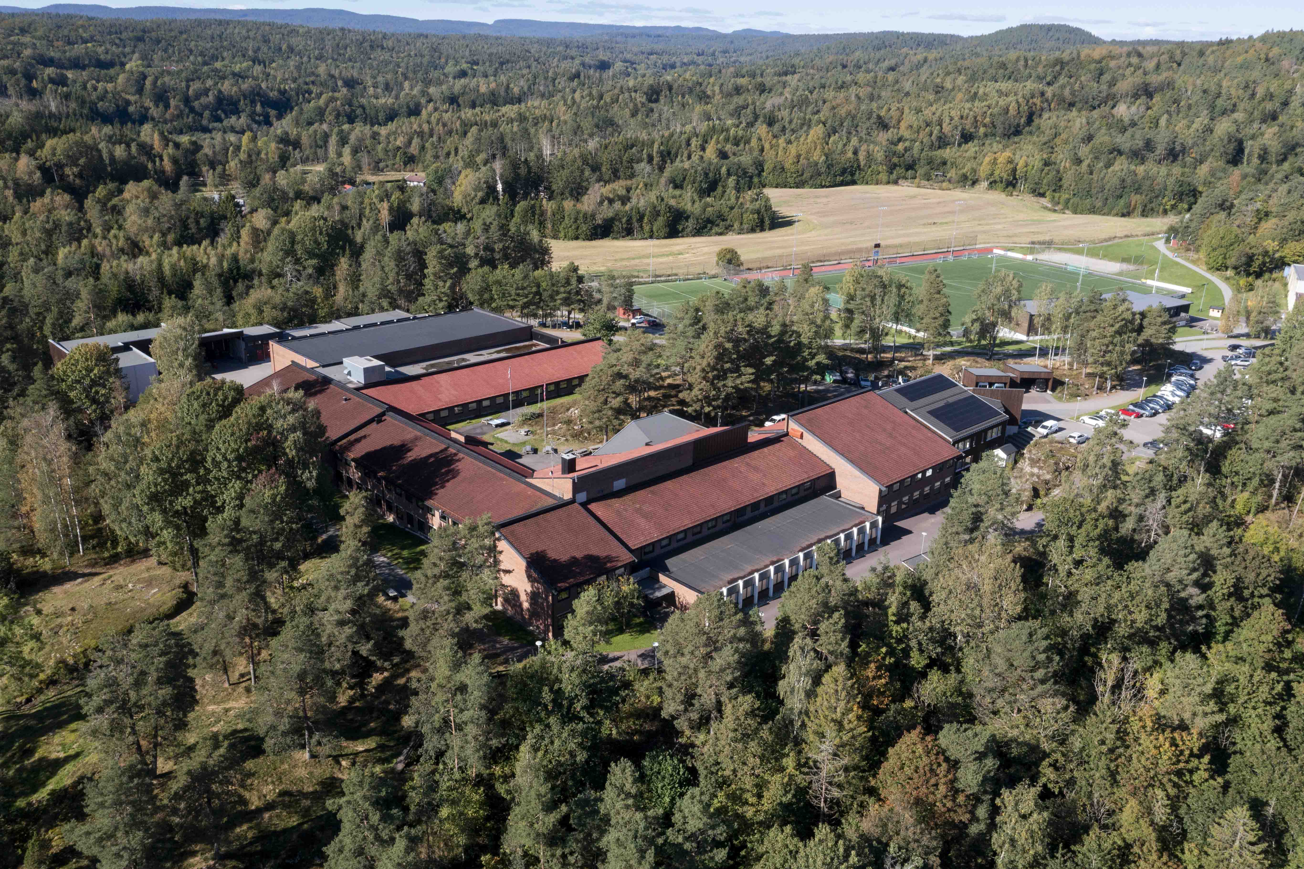 Dronebilde av Re vgs