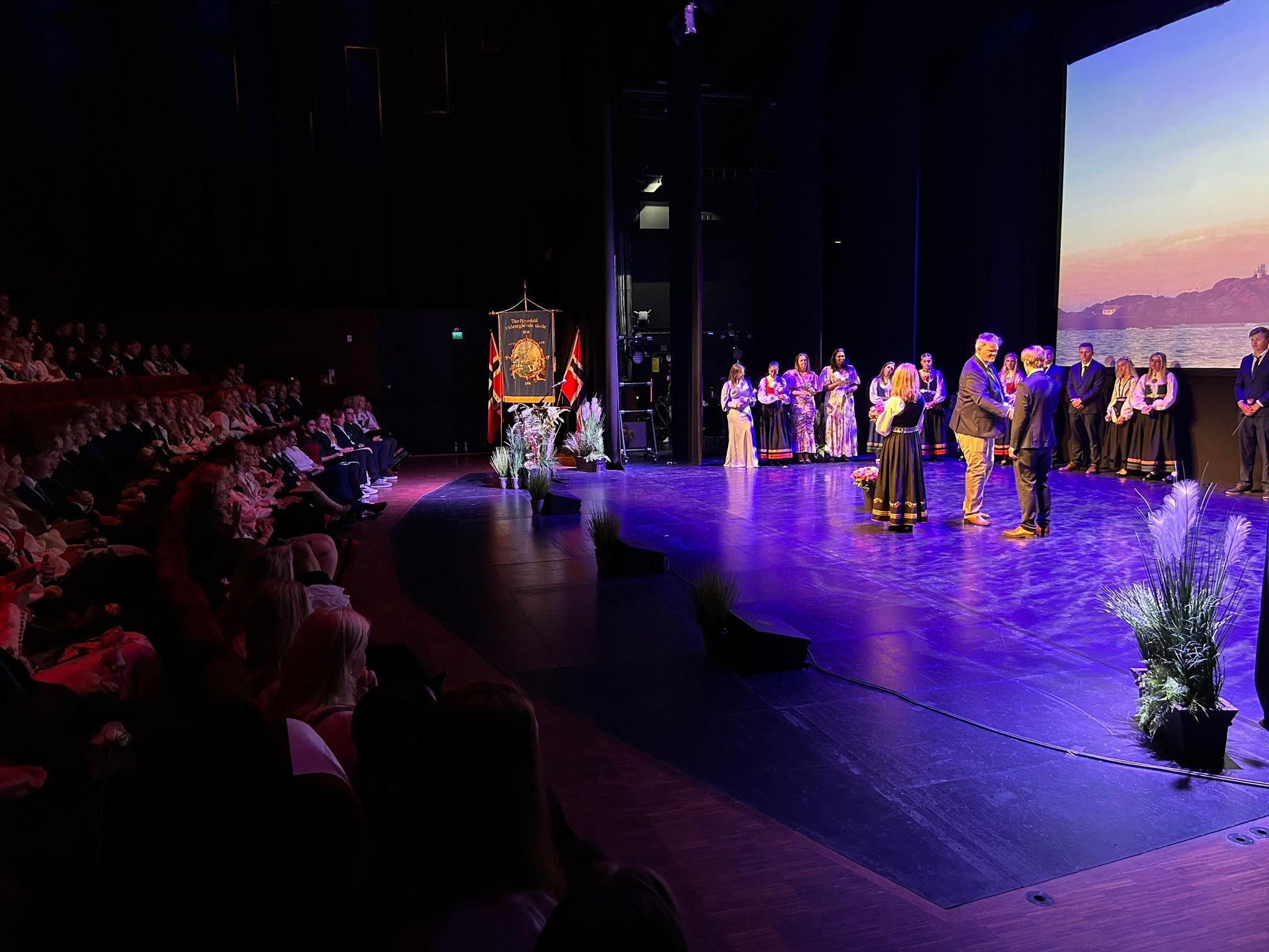 Avslutningsseremoni på scenen