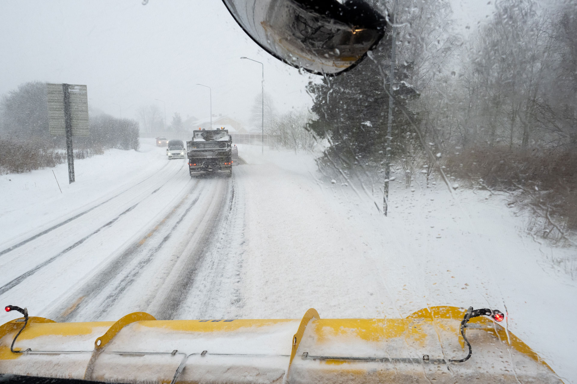 Fra førerhuset i en brøytebil