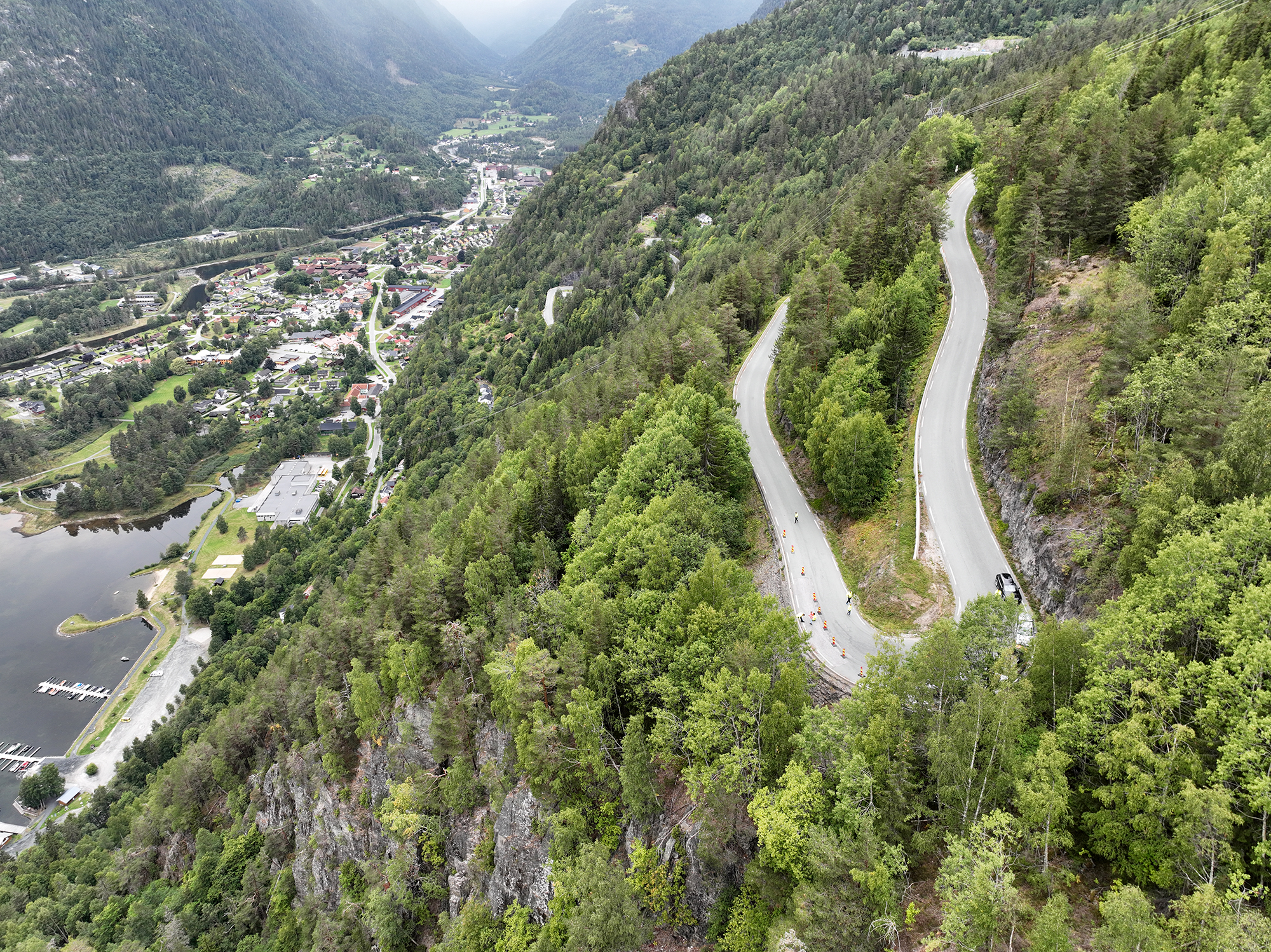 Dronebilde av den øvste svingen i Eidsborgkleivane