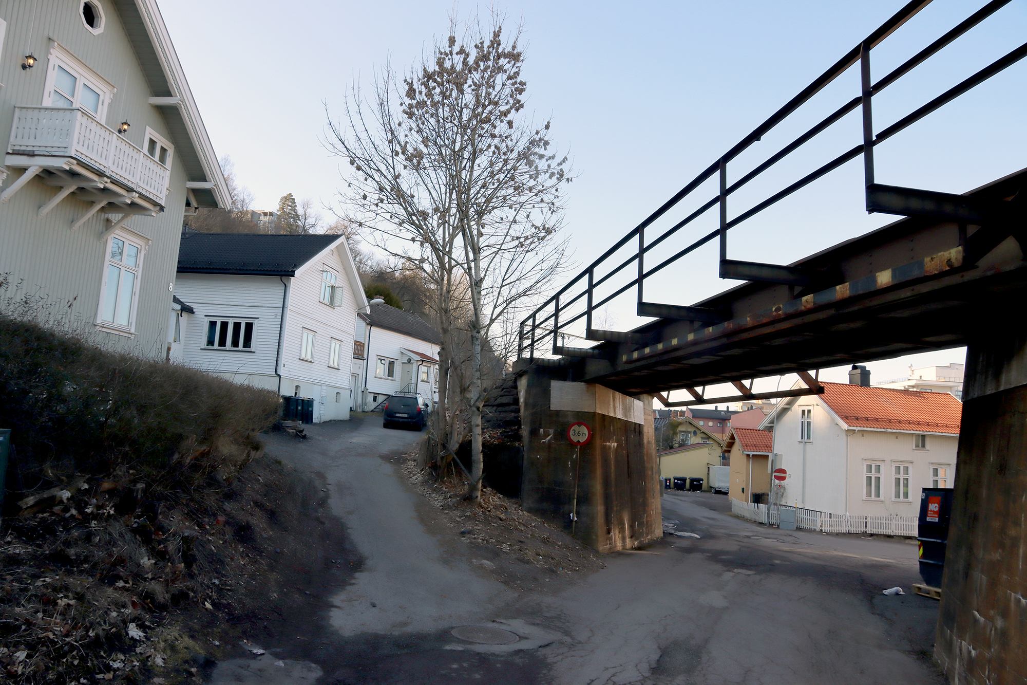 Veien skal følge delvis den gamle jernbanetraseen gjennom sentrum