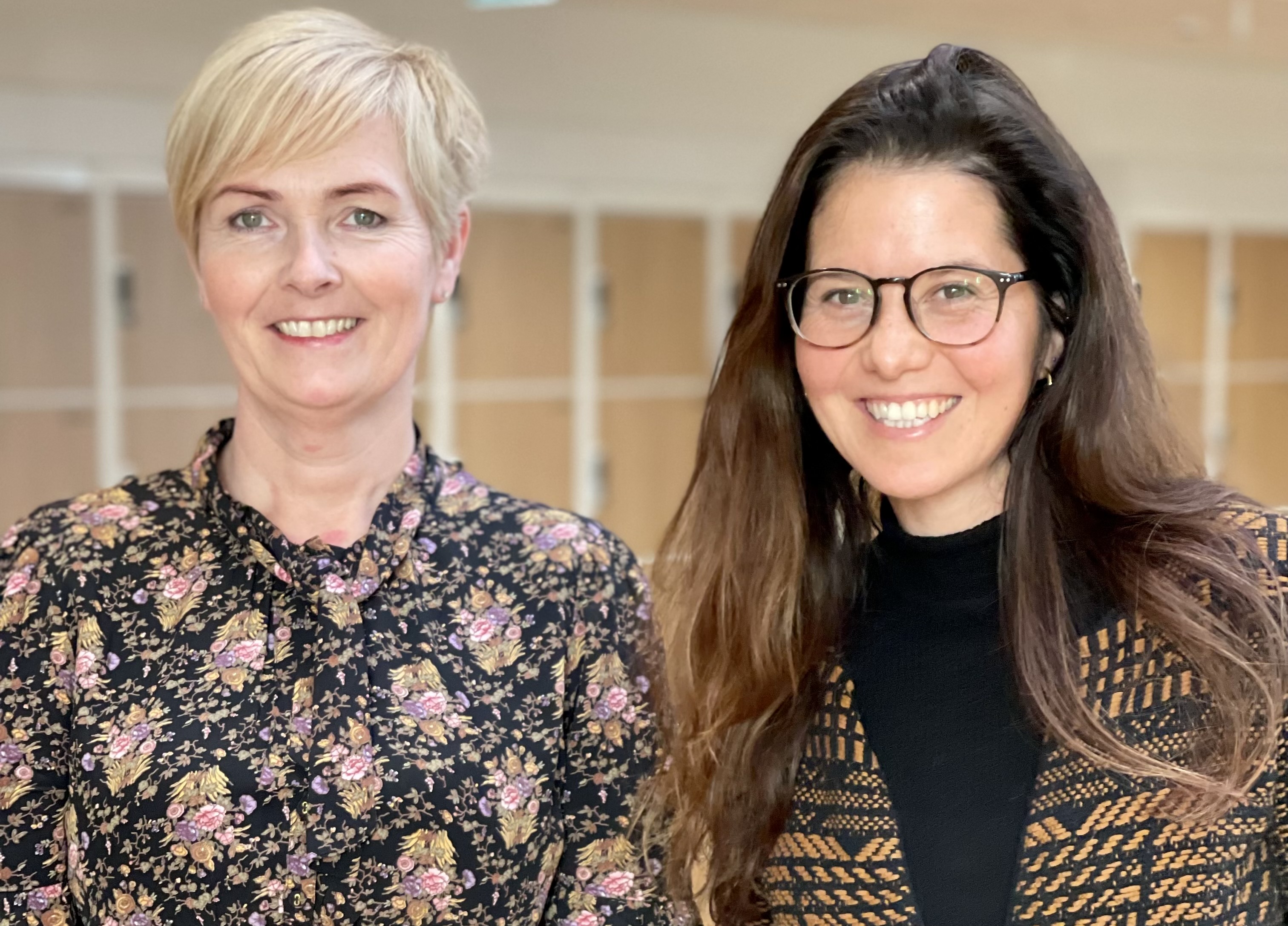 Jeanette Flack Johansen og Kristin Selstrøm Moe i pedagogisk psykologisk tjeneste skal bli bedre på å snakke om rus med de unge.