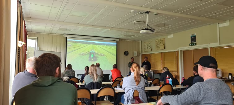 Voksne elever i klasserom